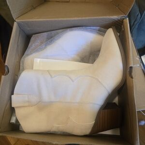 9.5 Leather Cream Cowgirl Boots